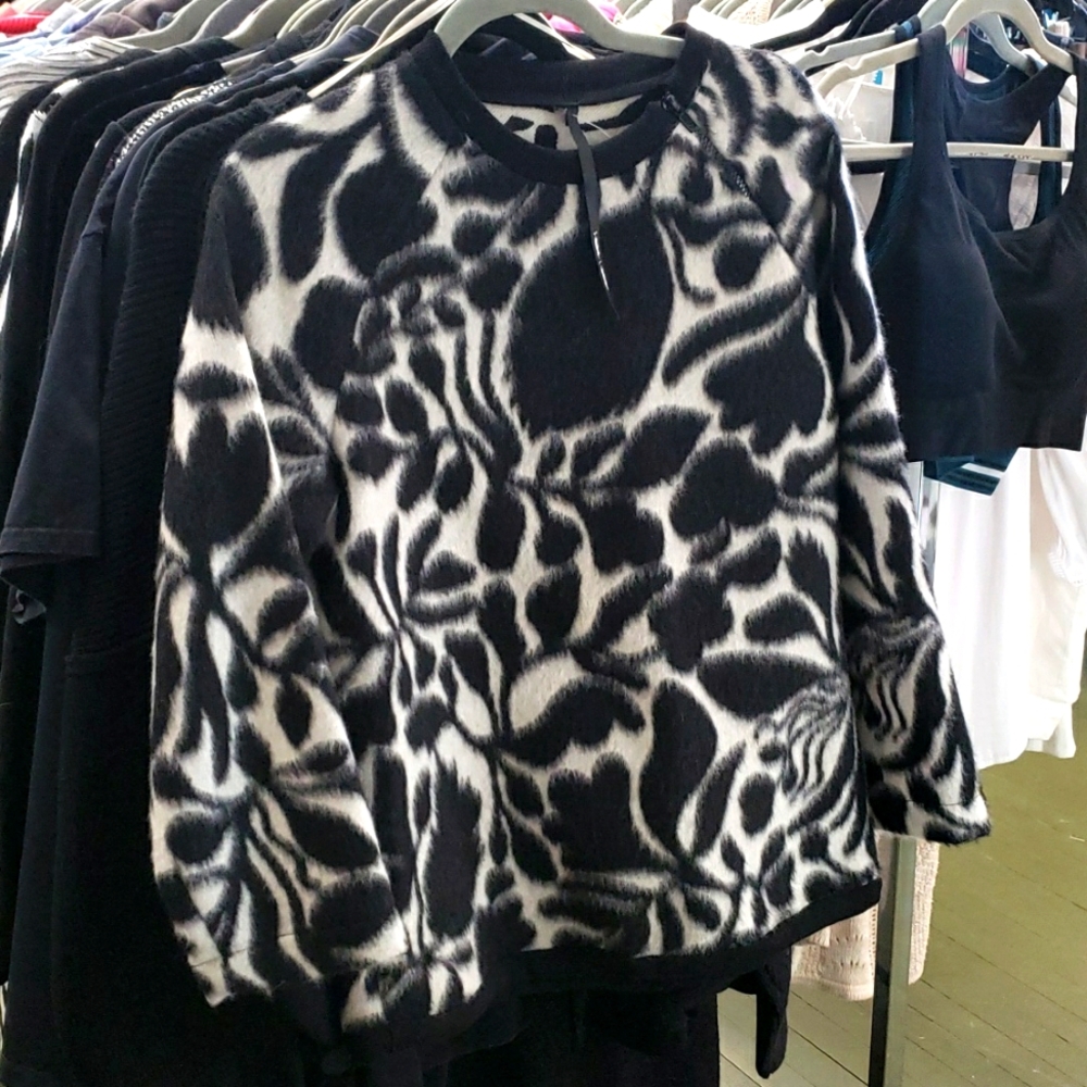 Sara Lanzi Floral Jacquard Pullover size Small Wool Sweater/Jumper.